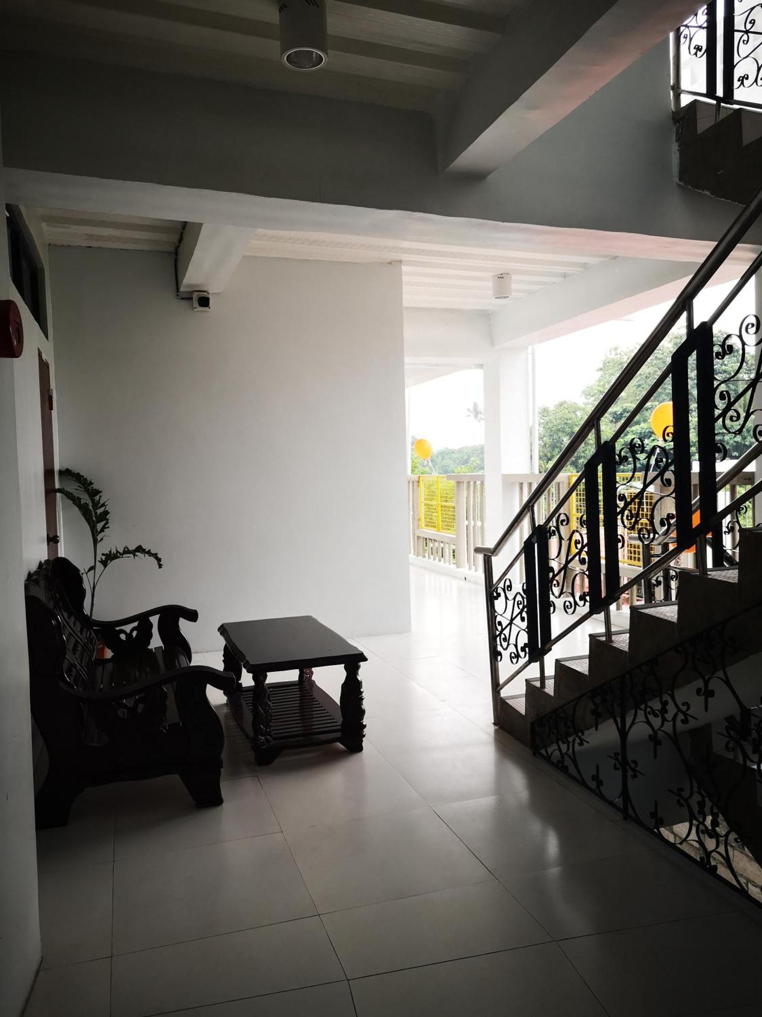 Хостел Lufian Dormitel Dumaguete City Экстерьер фото